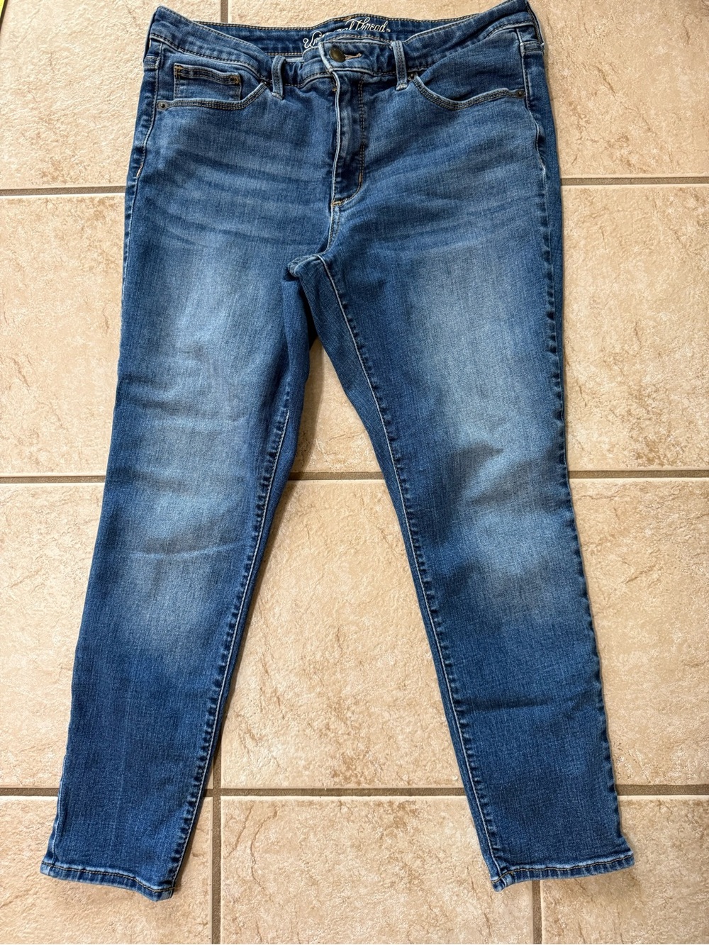 Universal Thread Women’s Size 12/31S Dark Wash Skinny Stretch Jeans